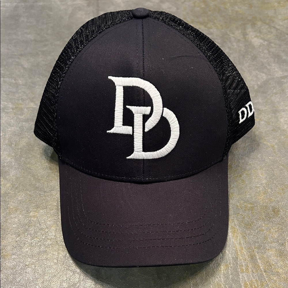 DDAM Black and white hat